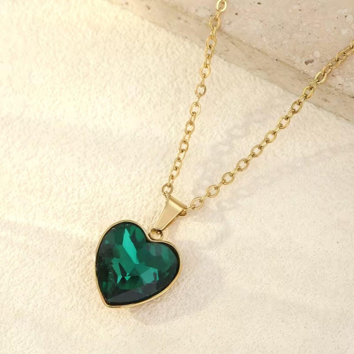 Gráinne — Emerald Heart Pendant Necklace