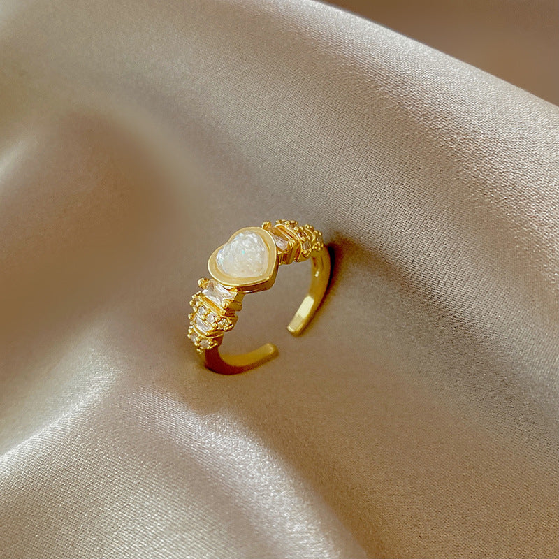 Fíona — The Pearl Heart Ring