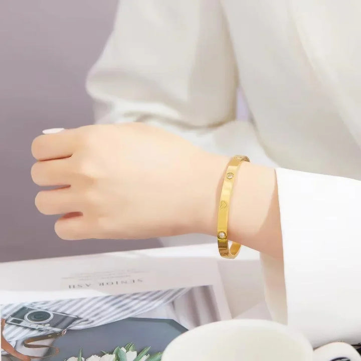 Aibhlinn — The Crystal Bangle Set