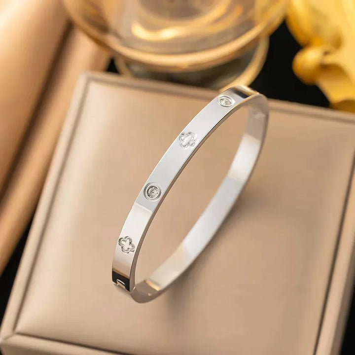 Aibhlinn — The Crystal Bangle Set