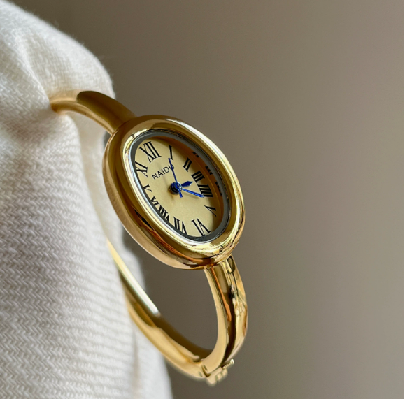 Ciara — Heritage Oval Bangle Watch