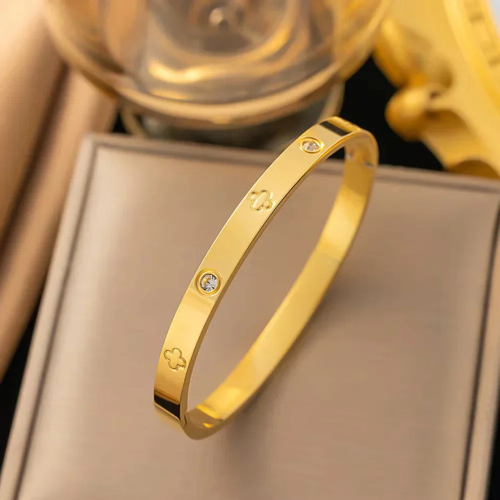 Aibhlinn — The Crystal Bangle Set